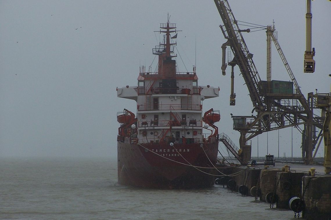 Moscova confirmă reintrarea &icirc;n acordul de gr&acirc;u. Traficul navelor se reia joi